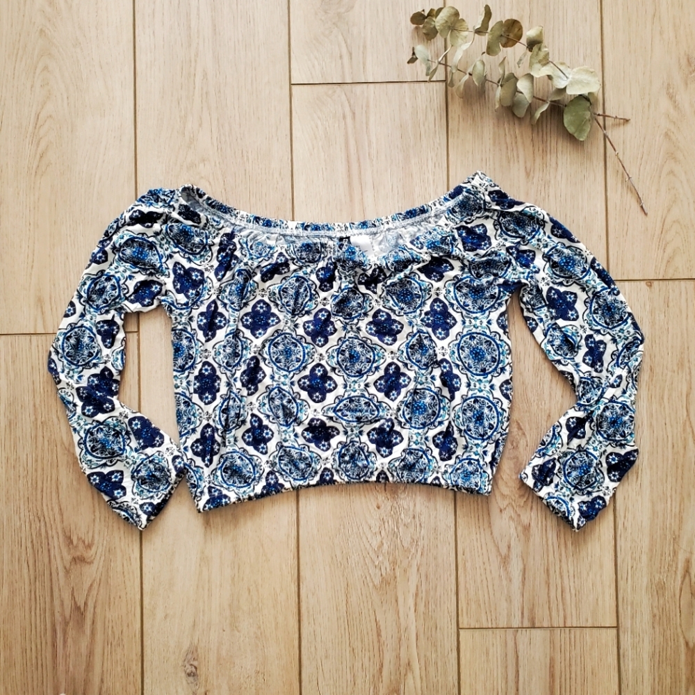 H&M Divided Pattern Cropped Top - image 1